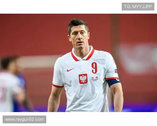 波兰主帅:莱万能帮助我们多进一球 波兰主帅:莱万能帮助我们多进一球